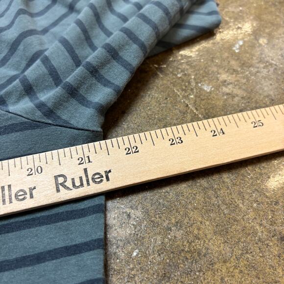 Lululemon Athletica 5 Year Basic Long Sleeve Striped Shirt Men's Large - Picture 5 of 7